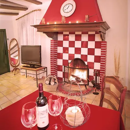 Rural Castillo De 3*